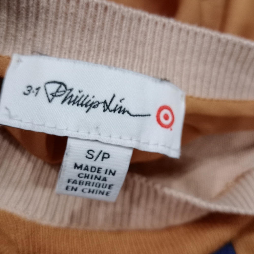 Stylish Women's Sweater with Blue and Tan Pattern - Picture 10 of 10